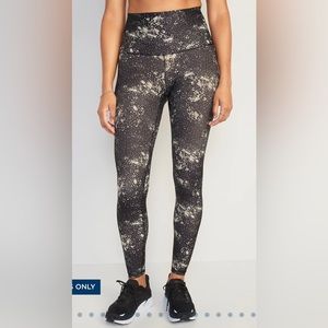 Old Navy Active Powersoft Extra High-Rise Leggings Go Dry for Exercise or Yoga
